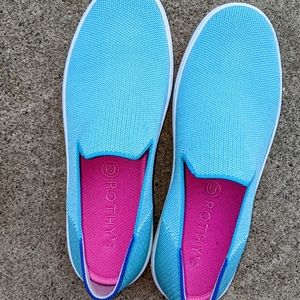Size 7.5 NWT Island Blue Sneakers Rothy's